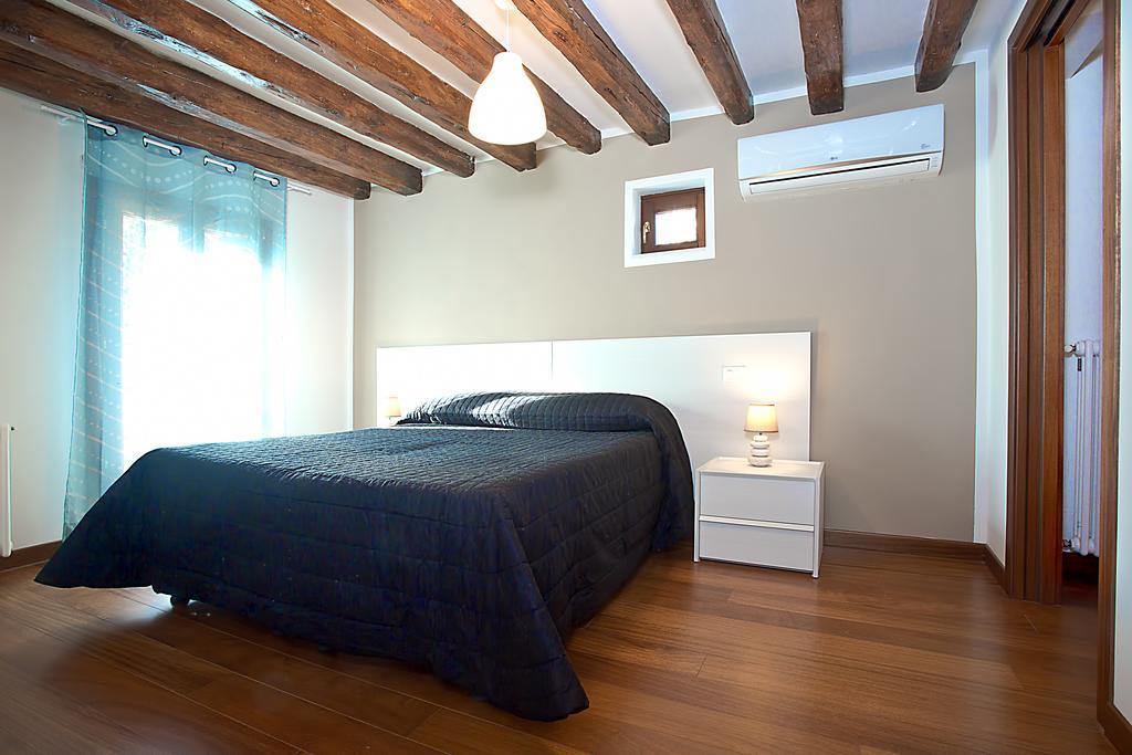 Good Wine Apartments Venice Room photo