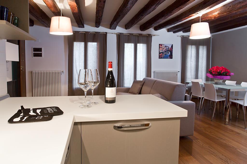 Good Wine Apartments Venice Room photo