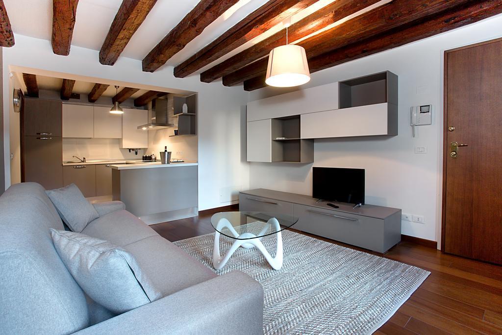 Good Wine Apartments Venice Room photo
